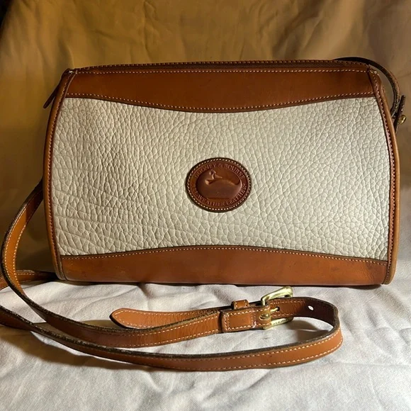 Vintage, Dooney and Bourke Handbag, Crossbody Style, All Weather leather - Picture 2 of 10